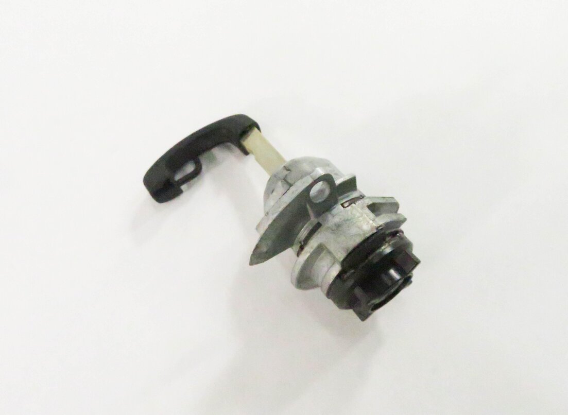 2011 BMW 550i (F10) LEFT FRONT DRIVER DOOR HANDLE LOCK CYLINDER w/ KEY