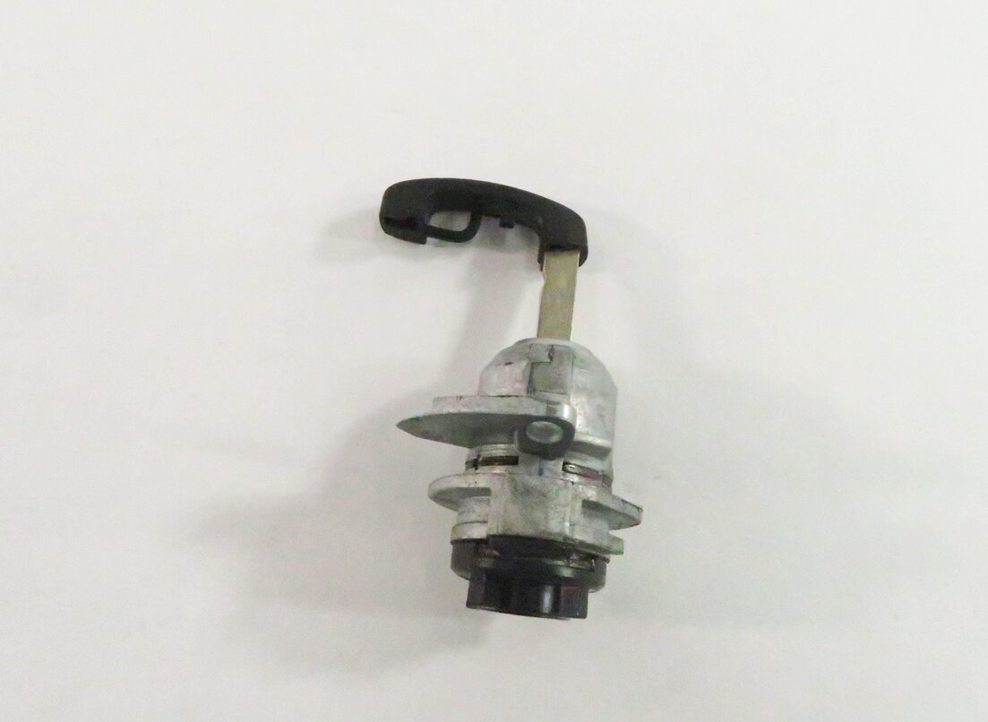 Thumbnail 2: 2011 BMW 550i (F10) LEFT FRONT DRIVER DOOR HANDLE LOCK CYLINDER w/ KEY
