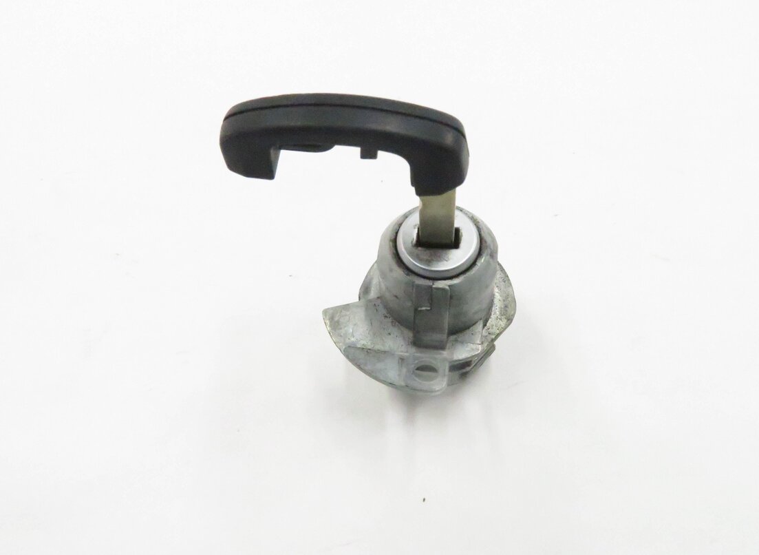 Thumbnail 6: 2011 BMW 550i (F10) LEFT FRONT DRIVER DOOR HANDLE LOCK CYLINDER w/ KEY