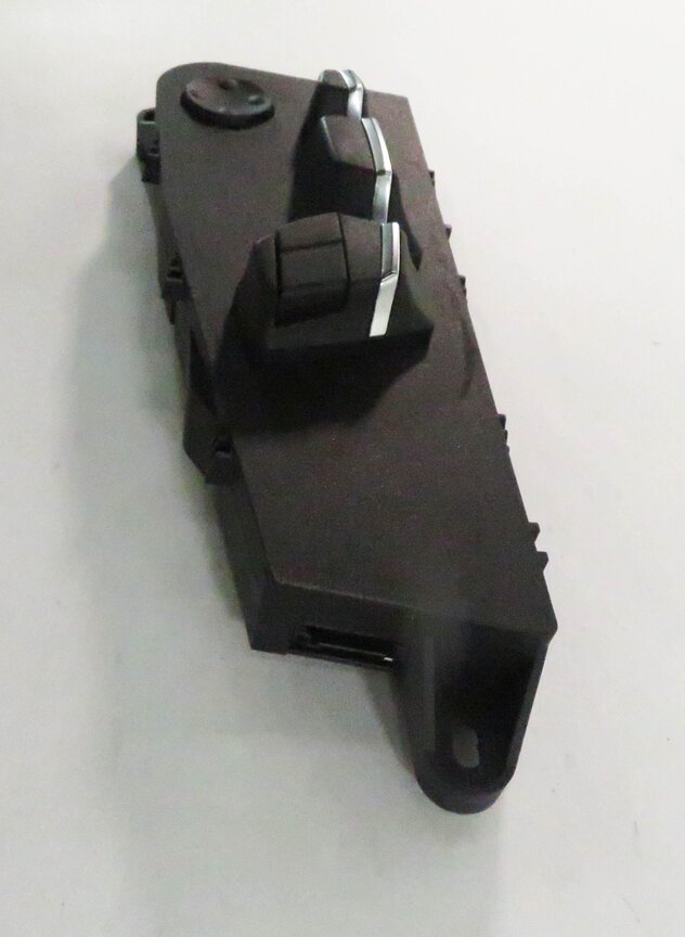 Thumbnail 4: 2011 BMW 550i (F10) RIGHT FRONT PASSENGER POWER SEAT ADJUSTMENT SWITCH