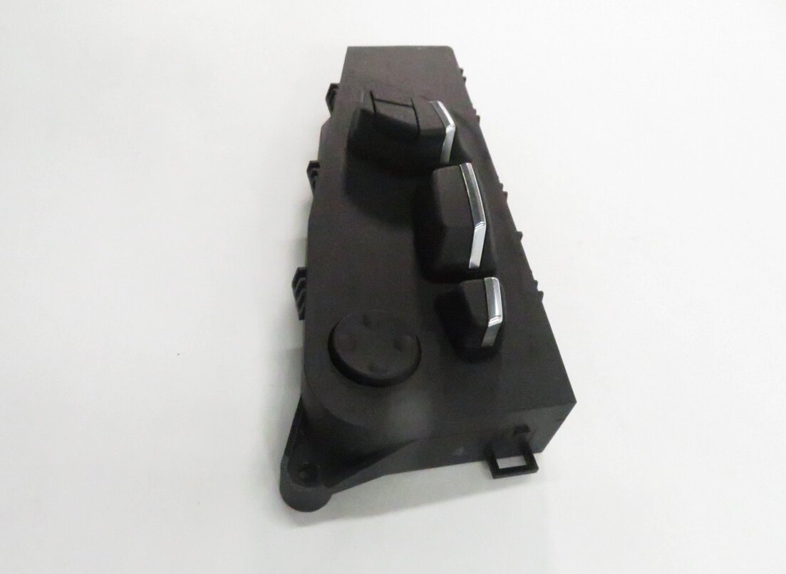 Thumbnail 5: 2011 BMW 550i (F10) LEFT FRONT DRIVER POWER SEAT ADJUSTMENT SWITCH