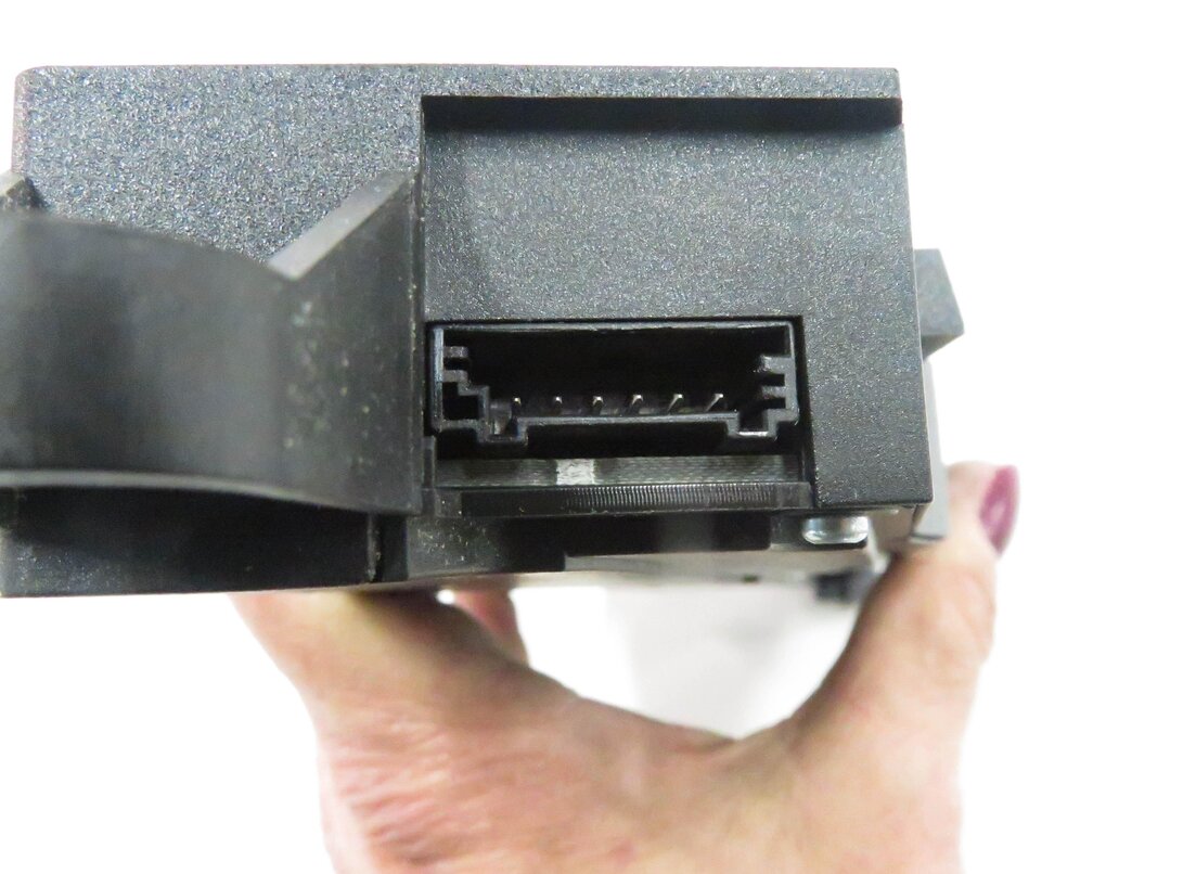 Thumbnail 9: 2011 BMW 550i (F10) LEFT FRONT DRIVER POWER SEAT ADJUSTMENT SWITCH