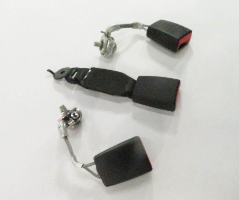 Thumbnail 3: 2011 BMW 550i (F10) REAR SEAT SEATBELT BUCKLE RECEIVER SET-3 (BLACK)