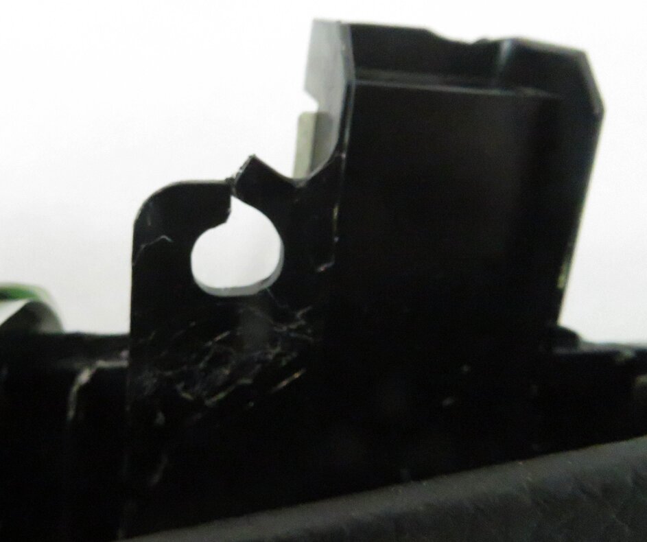 Thumbnail 8: 2011 BMW 550i (F10) FRONT CENTER CONSOLE EDGE TRIM (BLACK DAKOTA LEATHER LCSW)