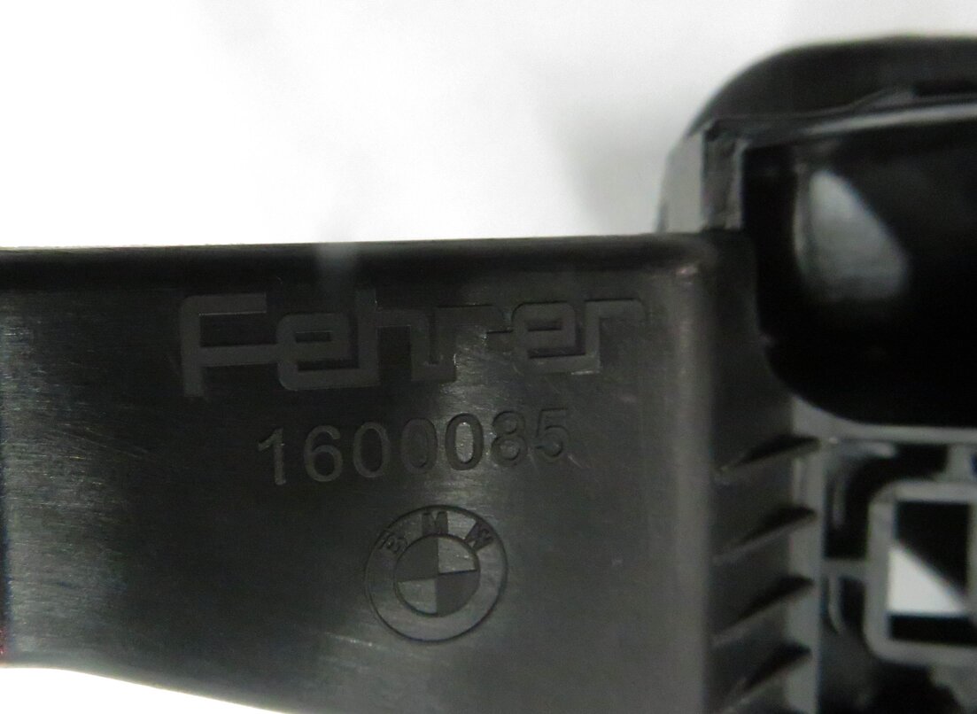 Thumbnail 10: 2011 BMW 528i 535i 550i (F10) FRONT CENTER CONSOLE ARM REST LID (BLACK LEATHER)