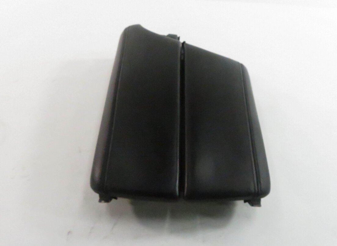 Thumbnail 7: 2011 BMW 528i 535i 550i (F10) FRONT CENTER CONSOLE ARM REST LID (BLACK LEATHER)