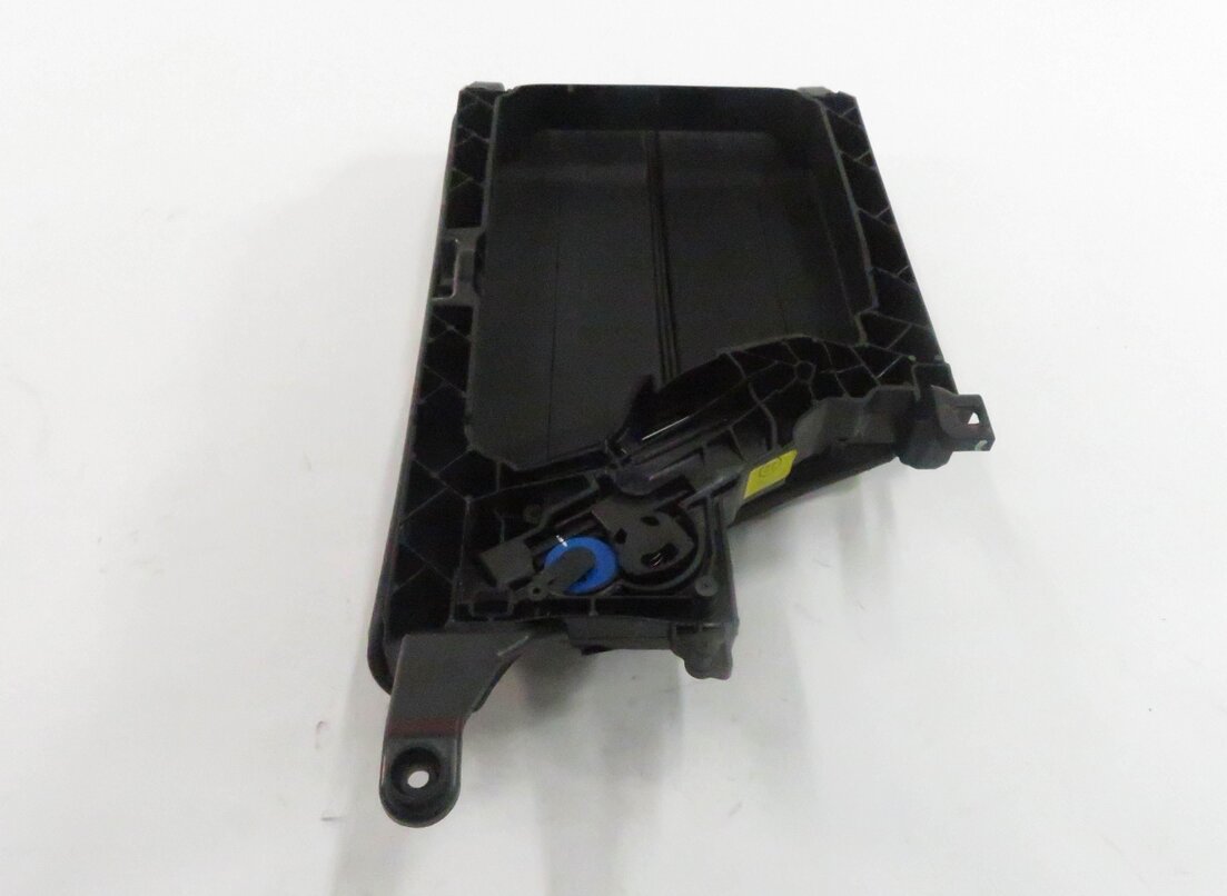 Thumbnail 9: 2011 BMW 528i 535i 550i (F10) FRONT CENTER CONSOLE ARM REST LID (BLACK LEATHER)
