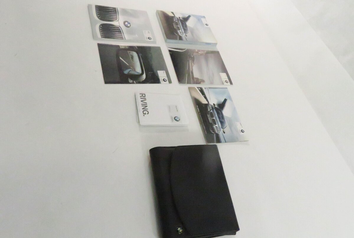 Thumbnail 2: 2011 BMW 550i (F10) OWNERS MANUAL BOOK GUIDE SET w/ CASE