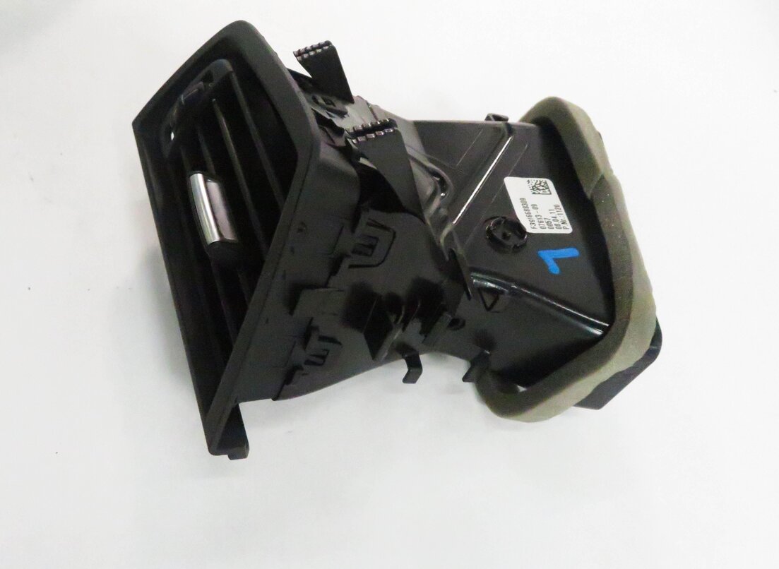 Thumbnail 4: 2011 BMW 550i (F10) LEFT FRONT DRIVER DASH HEATER A/C AIR VENT