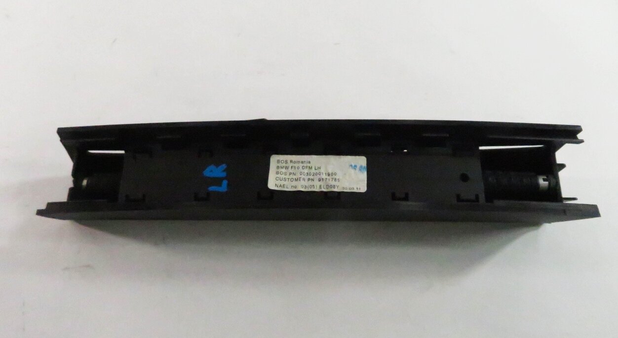 Thumbnail 8: 11-16 BMW 528i 535i 550i (F10) LEFT REAR DOOR QUARTER WINDOW PRIVACY SUN SHADE