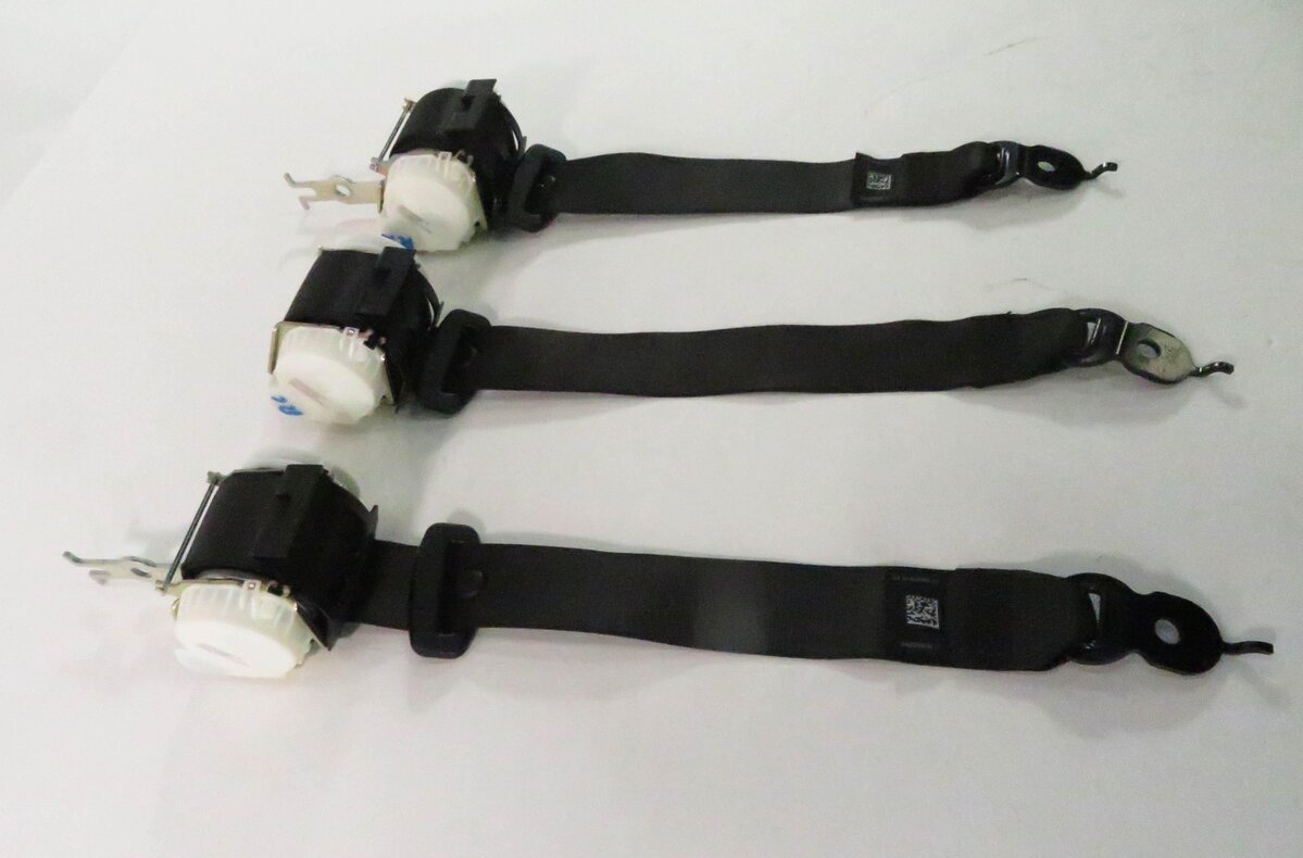 Thumbnail 4: 2011 BMW 550i (F10) REAR SEAT SEATBELT RETRACTOR SET-3 (BLACK)