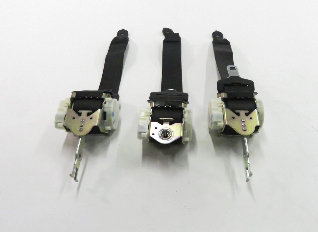 Thumbnail 6: 2011 BMW 550i (F10) REAR SEAT SEATBELT RETRACTOR SET-3 (BLACK)