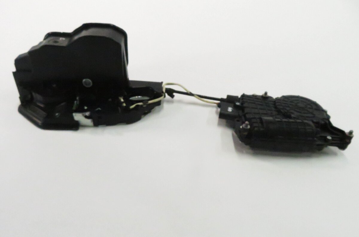 Thumbnail 2: 10-16 BMW 528i 535i 550i 750i 760i (F01 F10) RIGHT FRONT SOFT CLOSE DOOR LATCH