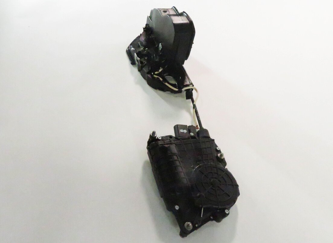 Thumbnail 5: 10-16 BMW 528i 535i 550i 750i 760i (F01 F10) RIGHT FRONT SOFT CLOSE DOOR LATCH
