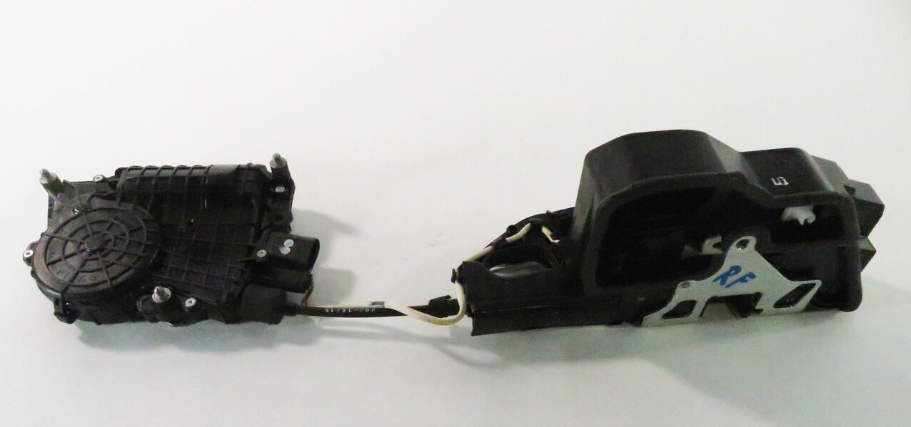 Thumbnail 6: 10-16 BMW 528i 535i 550i 750i 760i (F01 F10) RIGHT FRONT SOFT CLOSE DOOR LATCH