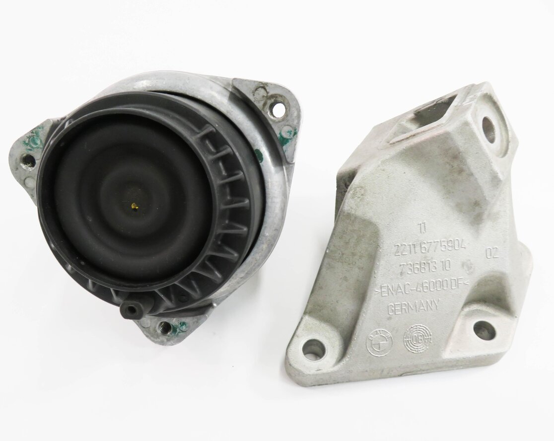 Thumbnail 2: 2011 BMW 550i (F10) 4.4L N63 TWIN TURBO - RIGHT MOTOR MOUNT w/ BRACKET SET-2