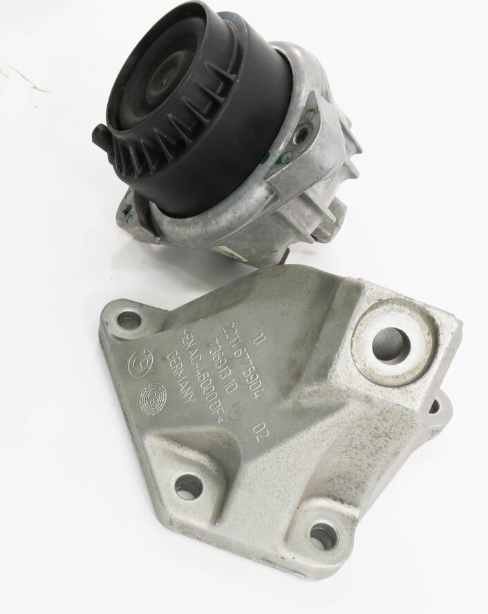 Thumbnail 4: 2011 BMW 550i (F10) 4.4L N63 TWIN TURBO - RIGHT MOTOR MOUNT w/ BRACKET SET-2