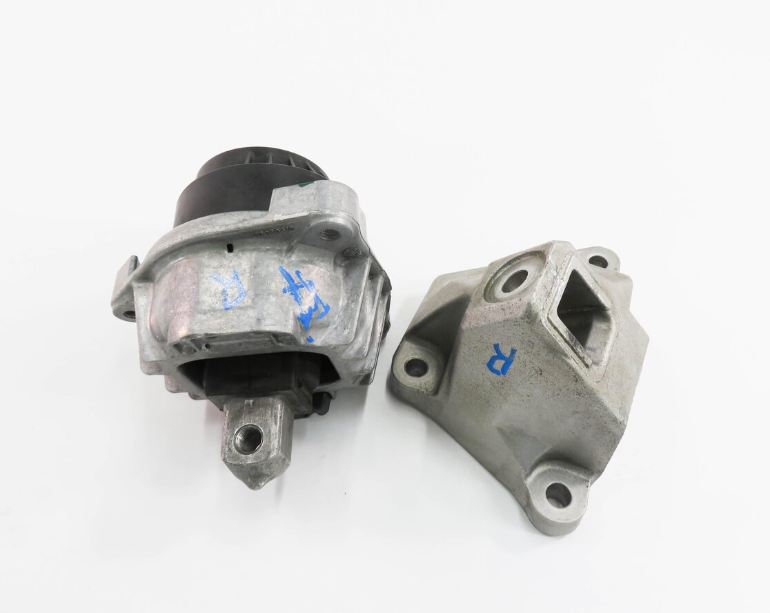 Thumbnail 5: 2011 BMW 550i (F10) 4.4L N63 TWIN TURBO - RIGHT MOTOR MOUNT w/ BRACKET SET-2