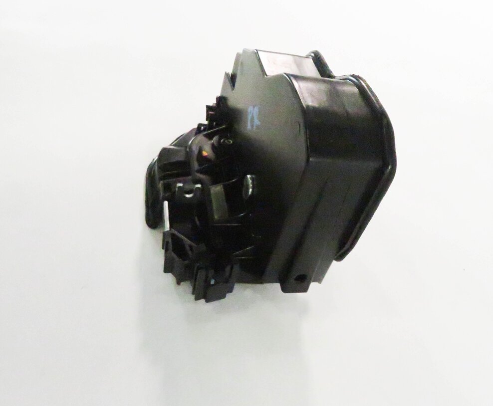 Thumbnail 3: 2010-2018 BMW E90 F30 F32 E60 F10 F01 F25 F26 E70 E71 - RIGHT REAR DOOR LATCH