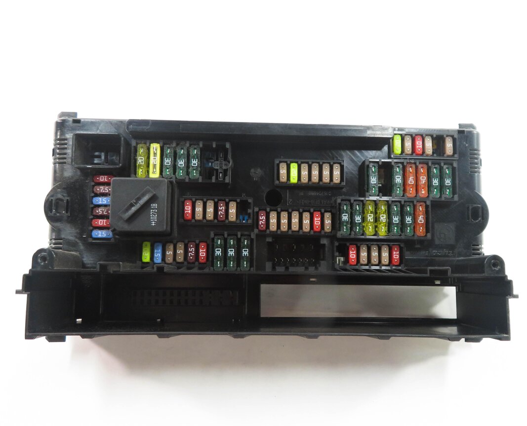 Thumbnail 5: 2011 BMW 535i (F10) FRONT POWER DISTRIBUTION FUSE BOX