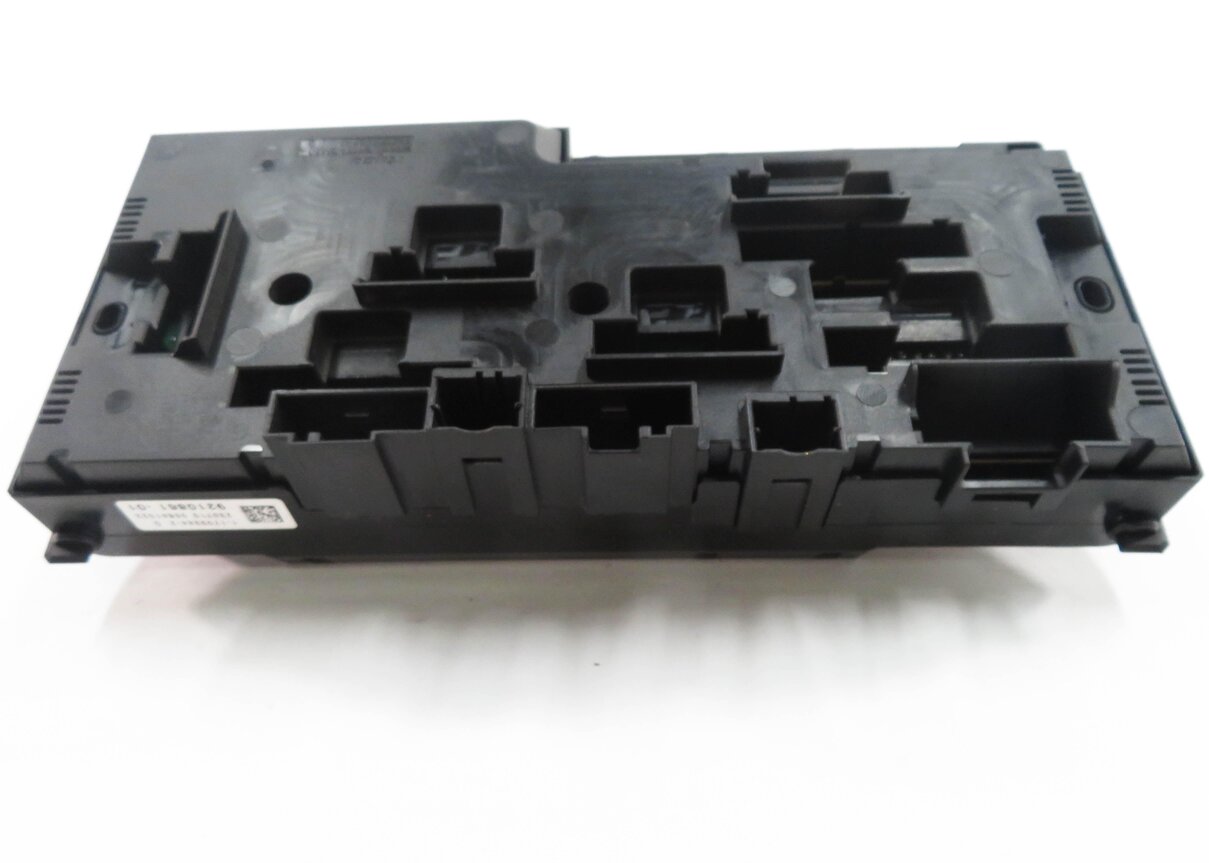 Thumbnail 7: 2011 BMW 535i (F10) FRONT POWER DISTRIBUTION FUSE BOX