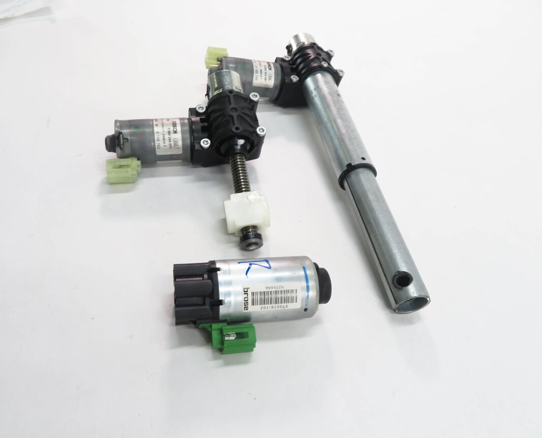 Thumbnail 3: 2011 BMW 535i (F10) RIGHT FRONT PASSENGER SEAT MOTOR SET-3