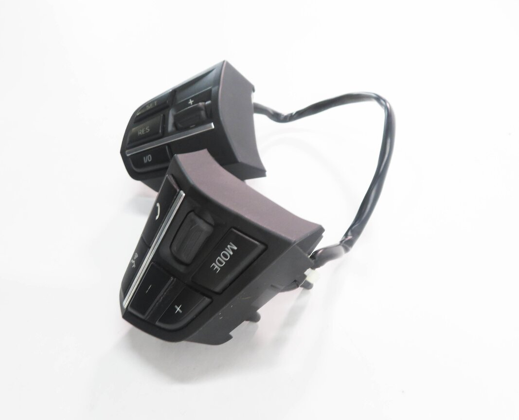 Thumbnail 4: 2011 BMW 535i (F10) STEERING SWITCH BUTTON SET-2