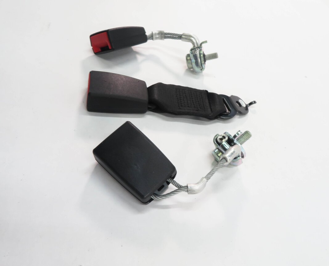 Thumbnail 4: 2011 BMW 535i (F10) REAR SEAT - SEATBELT BUCKLE RECEIVER SET-3 (BLACK)