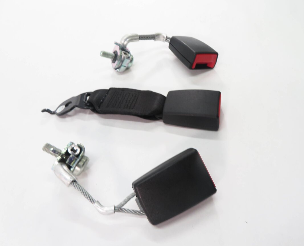 Thumbnail 5: 2011 BMW 535i (F10) REAR SEAT - SEATBELT BUCKLE RECEIVER SET-3 (BLACK)