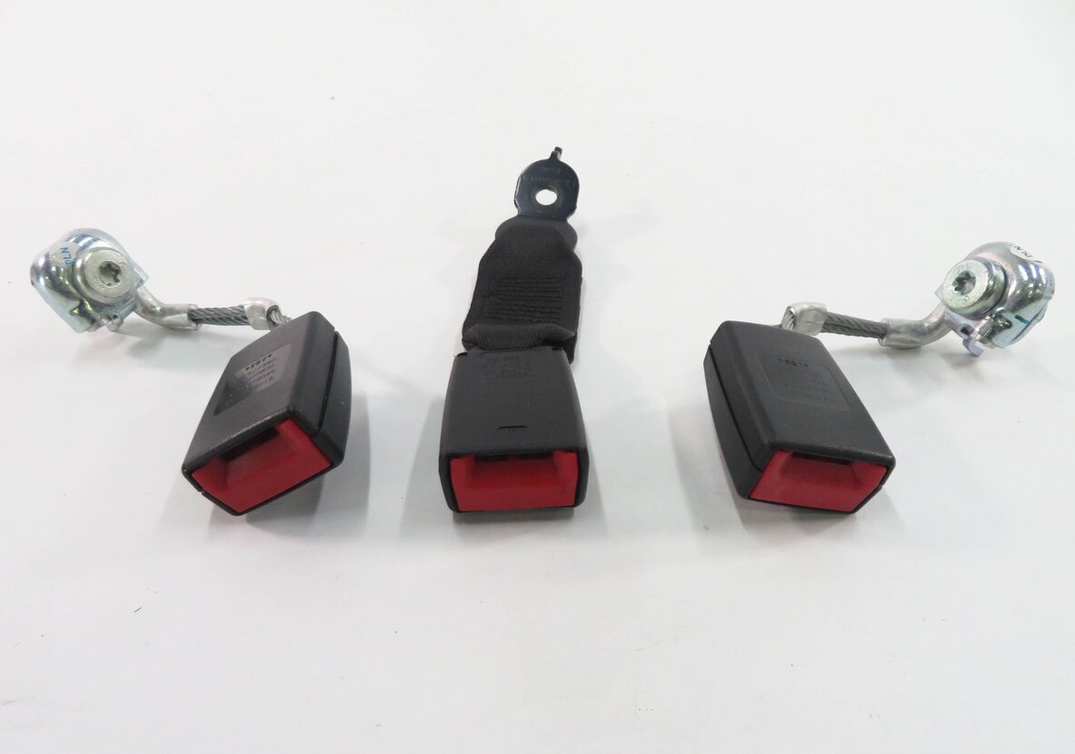 Thumbnail 7: 2011 BMW 535i (F10) REAR SEAT - SEATBELT BUCKLE RECEIVER SET-3 (BLACK)