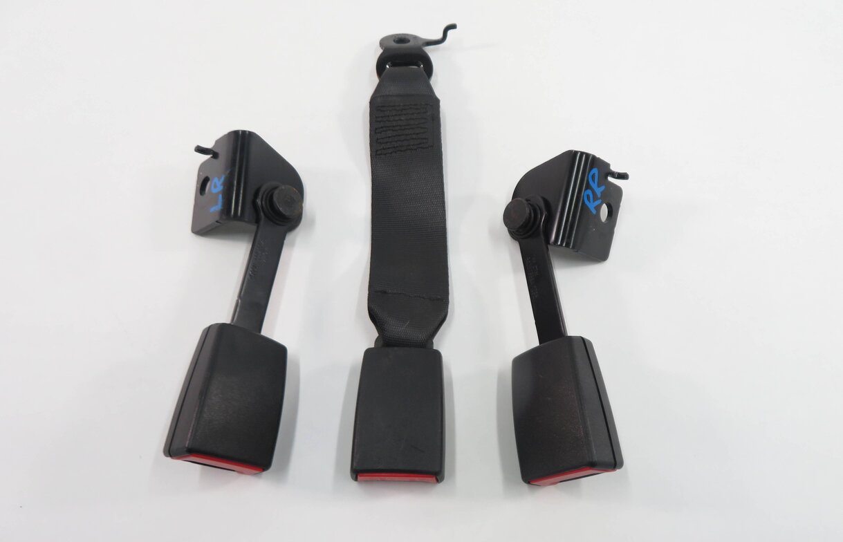 Thumbnail 2: 2012 BMW 750i (F01) REAR SEAT - SEATBELT BUCKLE RECEIVER SET-3
