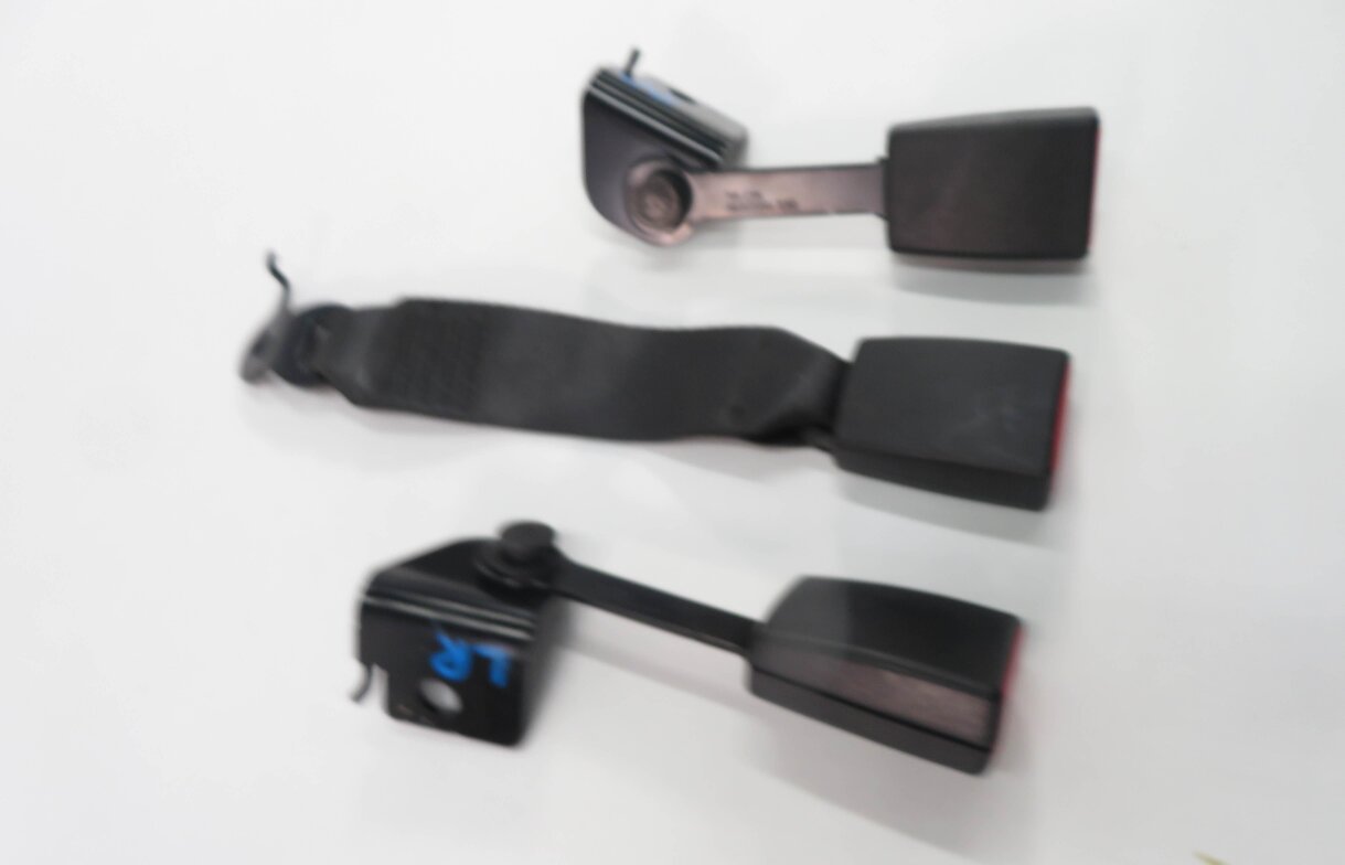 Thumbnail 3: 2012 BMW 750i (F01) REAR SEAT - SEATBELT BUCKLE RECEIVER SET-3
