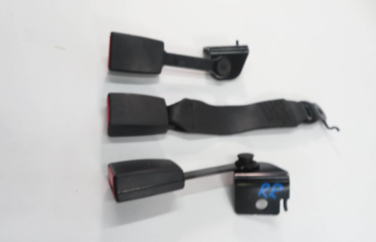 Thumbnail 4: 2012 BMW 750i (F01) REAR SEAT - SEATBELT BUCKLE RECEIVER SET-3