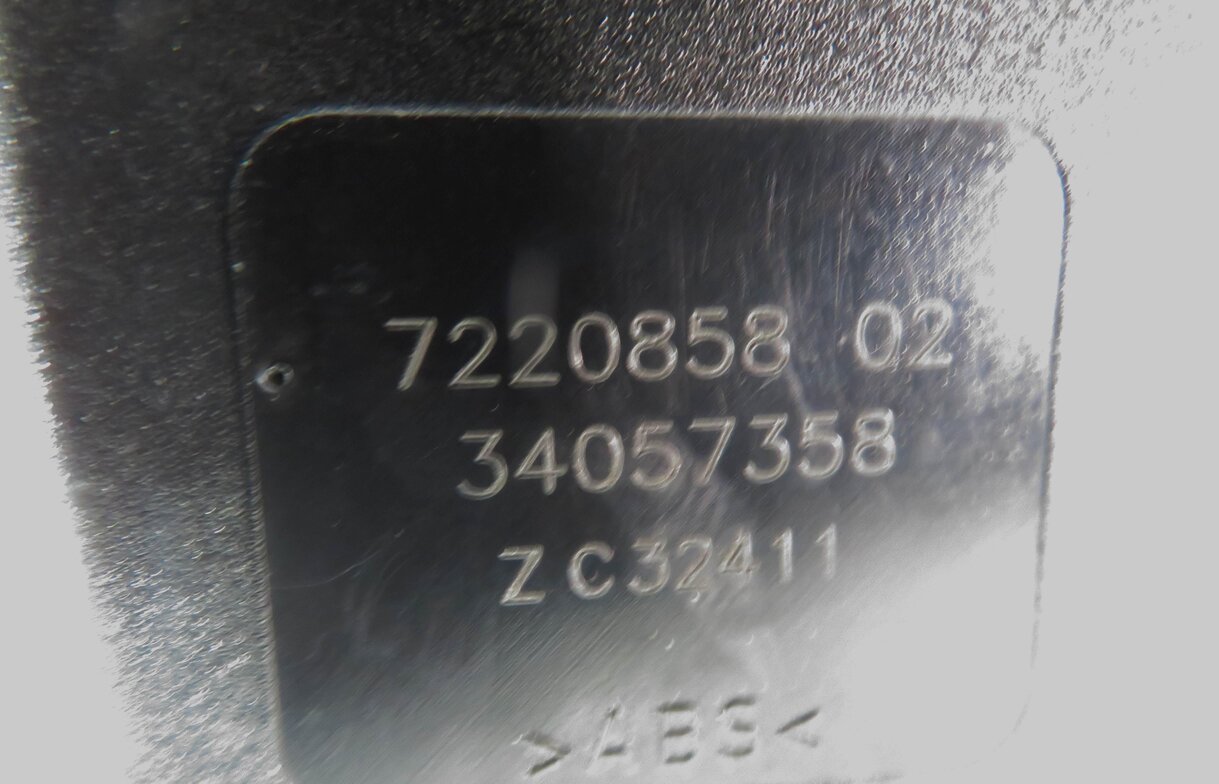 Thumbnail 9: 2012 BMW 750i (F01) REAR SEAT - SEATBELT BUCKLE RECEIVER SET-3