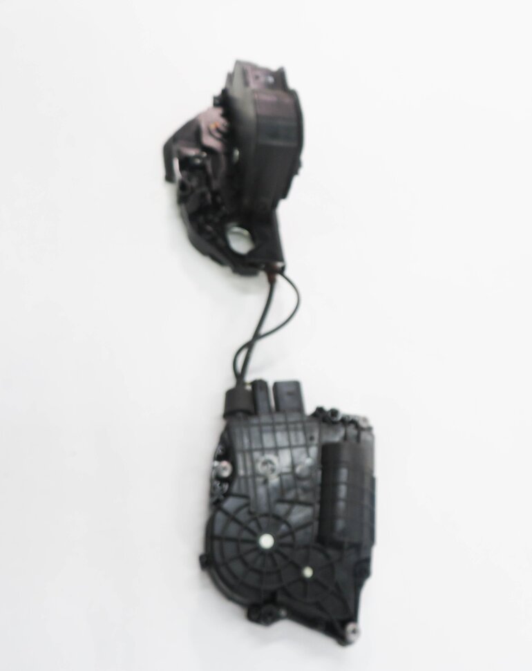 Thumbnail 5: 11-15 BMW 740i 750i 760i B7 (F01) RIGHT REAR DOOR LOCK LATCH (SOFT CLOSE)