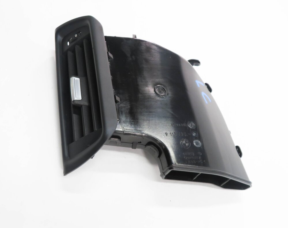 Thumbnail 4: 2012 BMW 750i (F01) LEFT REAR B-PILLAR HEATER A/C AIR VENT