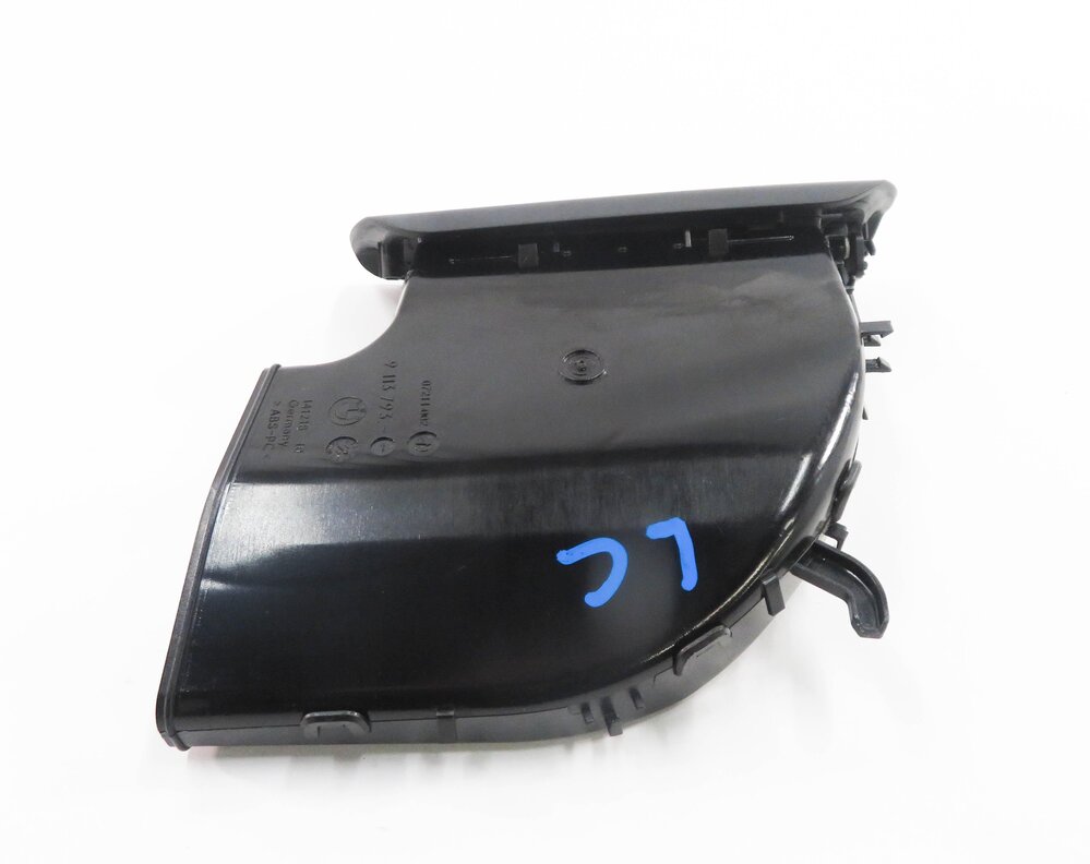 Thumbnail 5: 2012 BMW 750i (F01) LEFT REAR B-PILLAR HEATER A/C AIR VENT