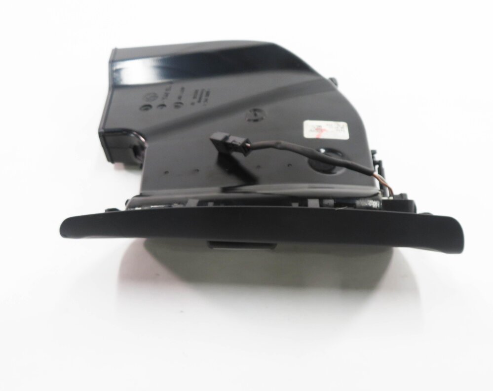 Thumbnail 6: 2012 BMW 750i (F01) LEFT REAR B-PILLAR HEATER A/C AIR VENT