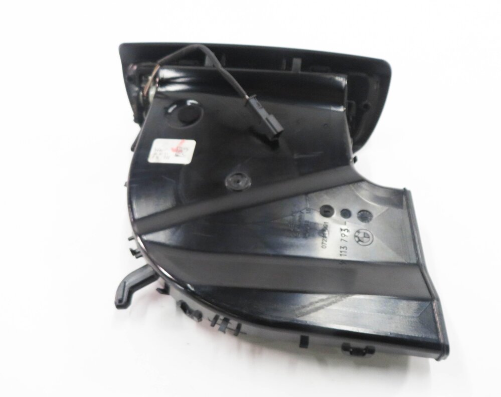 Thumbnail 7: 2012 BMW 750i (F01) LEFT REAR B-PILLAR HEATER A/C AIR VENT