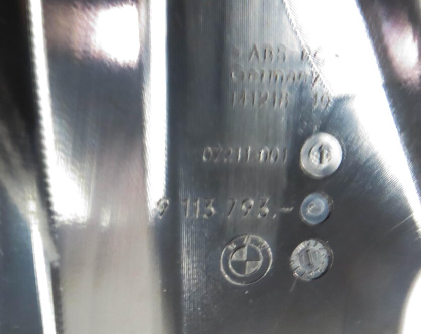 Thumbnail 8: 2012 BMW 750i (F01) LEFT REAR B-PILLAR HEATER A/C AIR VENT