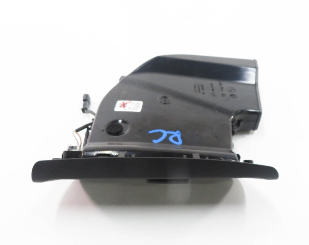 Thumbnail 6: 2012 BMW 750i (F01) RIGHT REAR B-PILLAR HEATER A/C AIR VENT