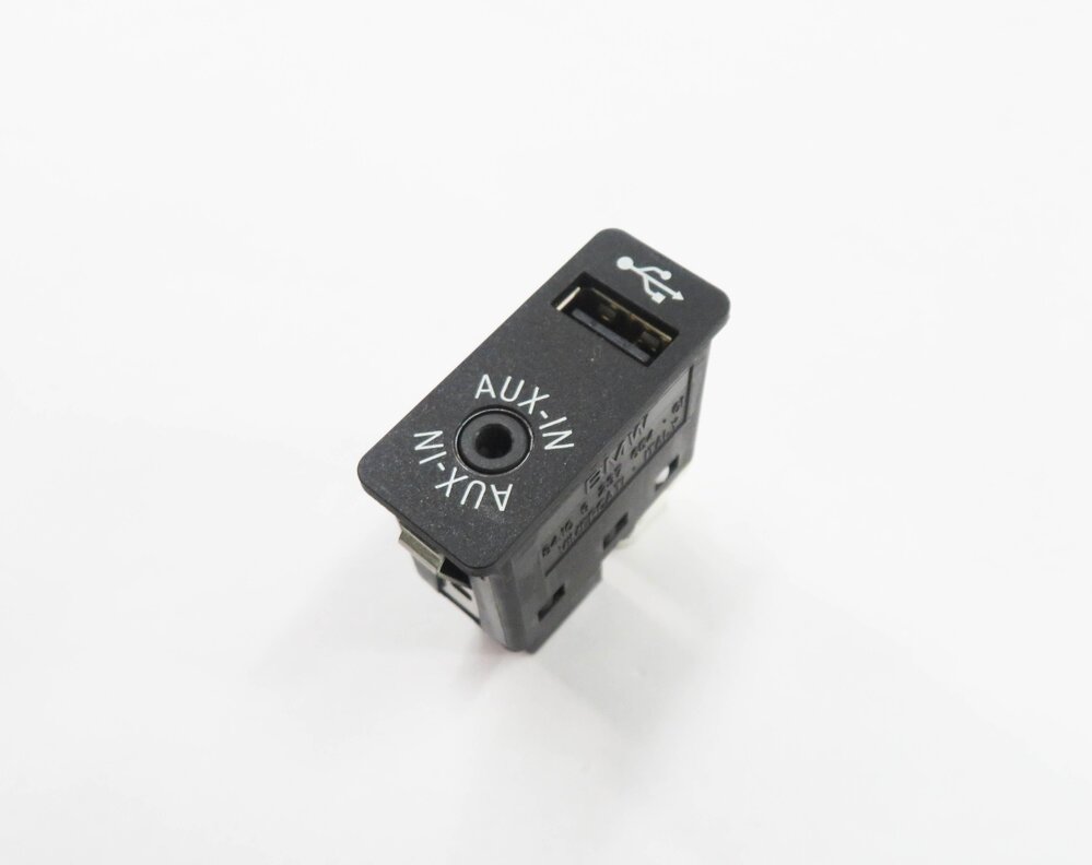 2012 BMW 750i (F01) AUX AUXILIARY AUDIO IN INPUT JACK w/ USB