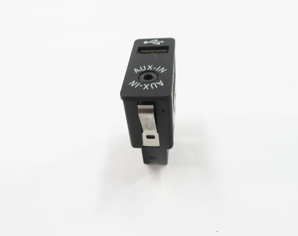Thumbnail 3: 2012 BMW 750i (F01) AUX AUXILIARY AUDIO IN INPUT JACK w/ USB