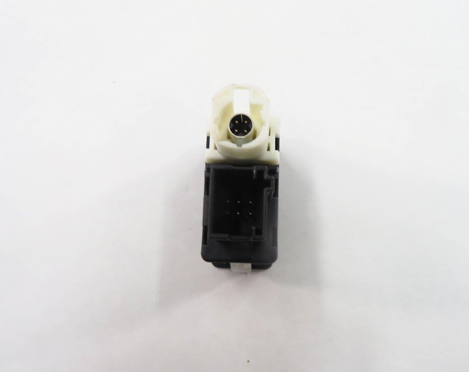 Thumbnail 7: 2012 BMW 750i (F01) AUX AUXILIARY AUDIO IN INPUT JACK w/ USB