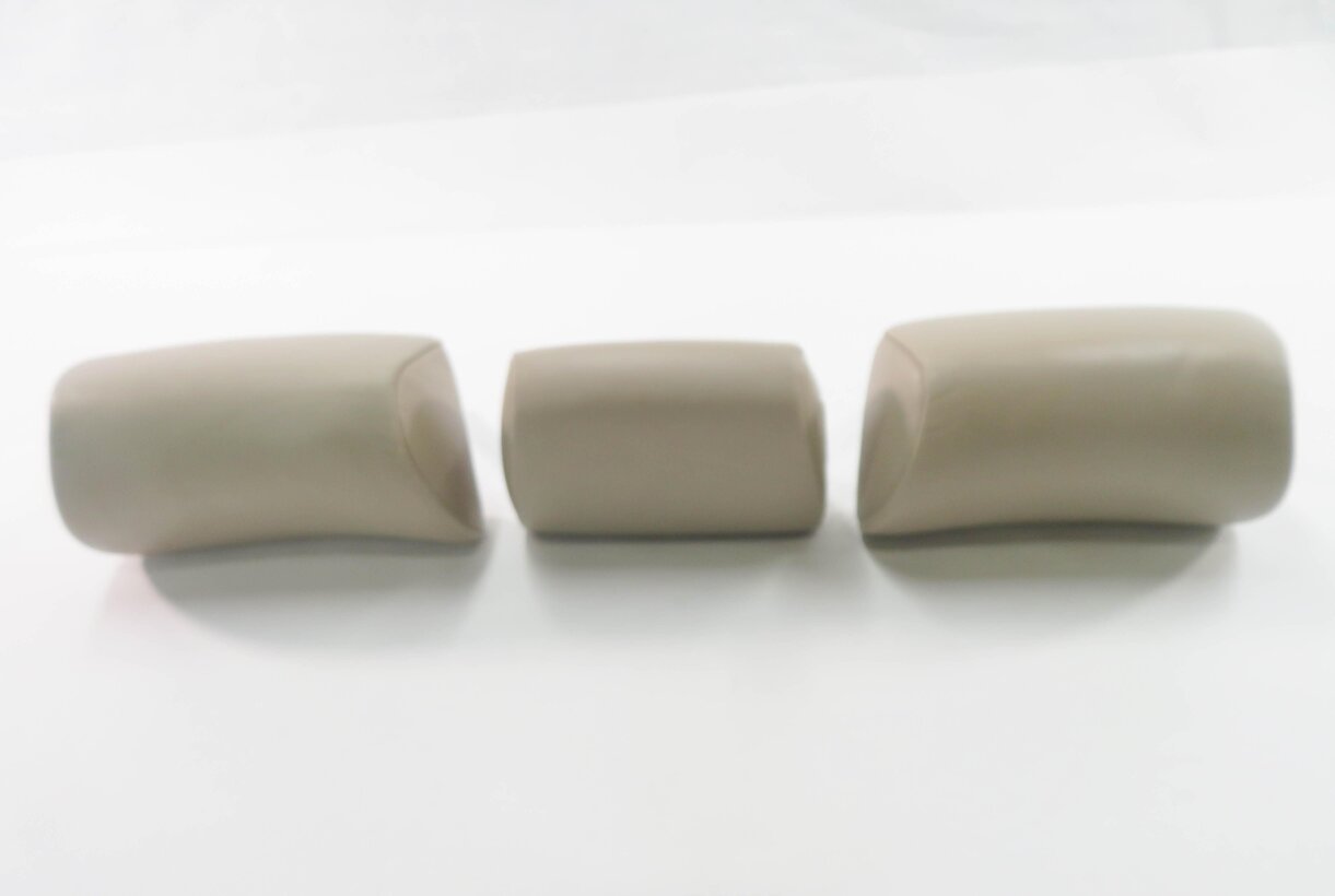 Thumbnail 6: 2012 BMW 750i (F01) REAR SEAT - HEADREST SET-3 (SADDLE BROWN LIGHT LEATHER)
