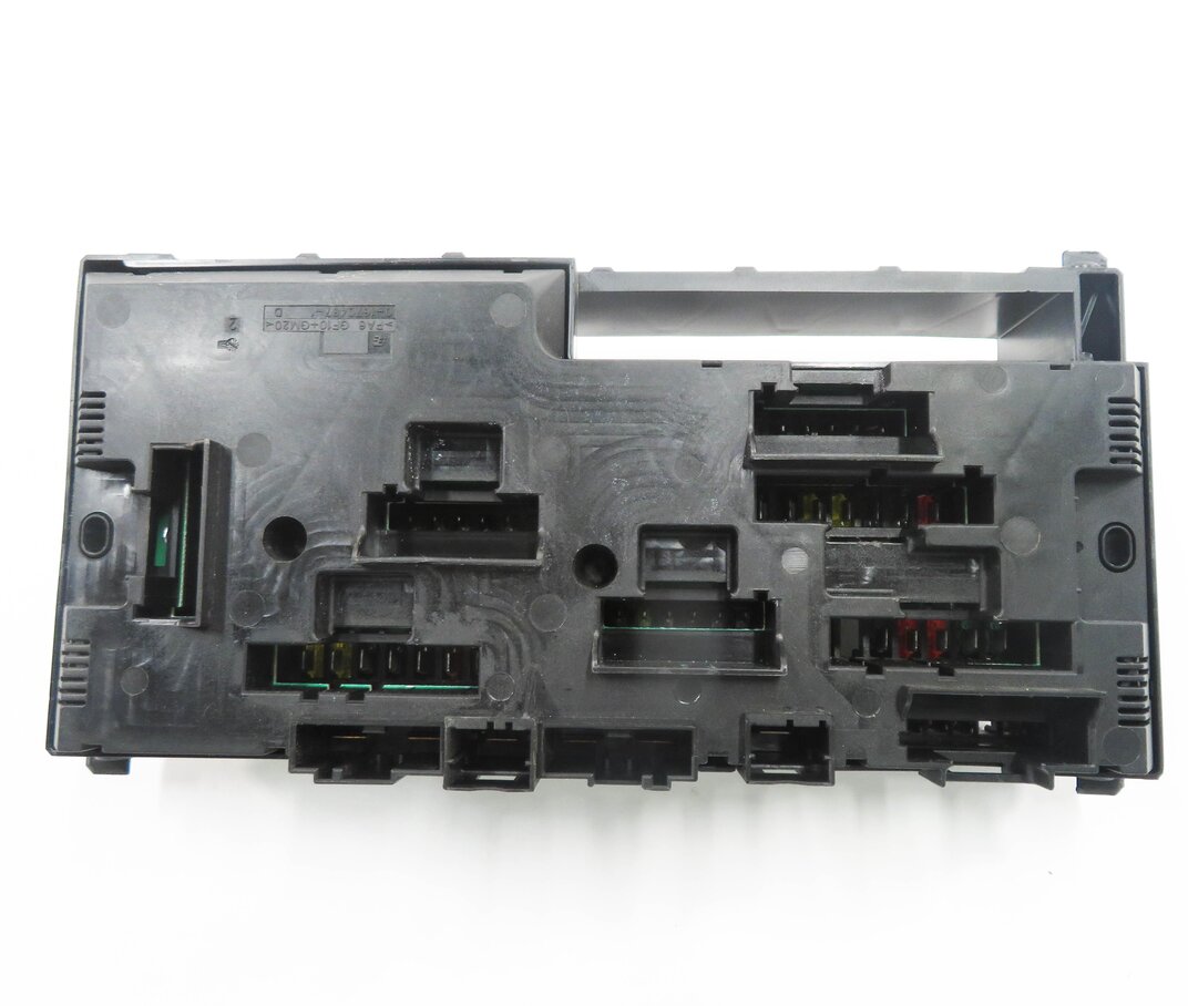 Thumbnail 7: 2012 BMW 750i (F01) FRONT POWER DISTRIBUTION FUSE BOX