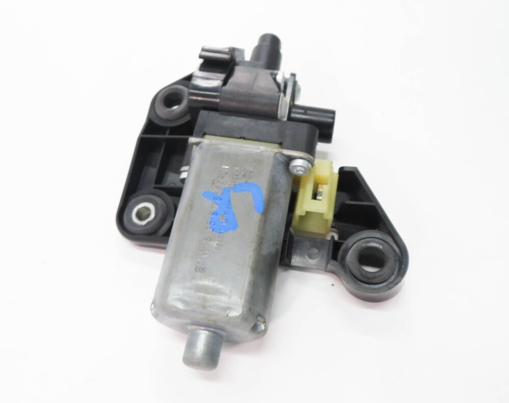 Thumbnail 4: 2012 BMW 750i (F01) LEFT REAR POWER WINDOW SHADE MOTOR