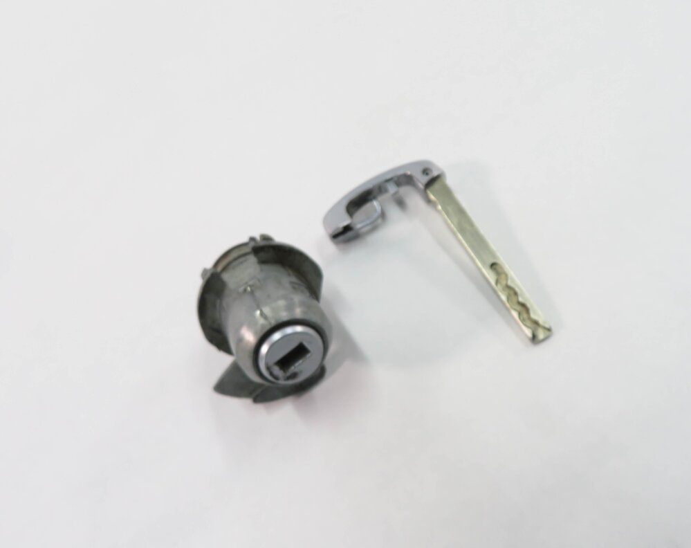 2012 BMW 750i (F01) LEFT FRONT DRIVER DOOR HANDLE LOCK CYLINDER w/ KEY