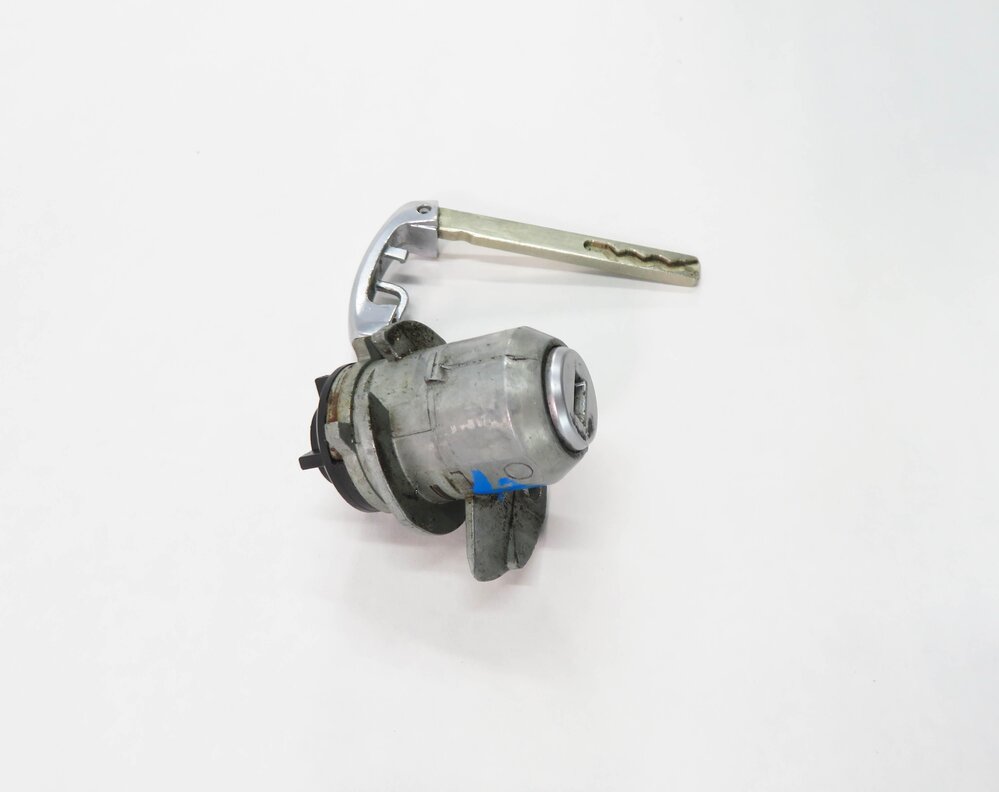 Thumbnail 4: 2012 BMW 750i (F01) LEFT FRONT DRIVER DOOR HANDLE LOCK CYLINDER w/ KEY