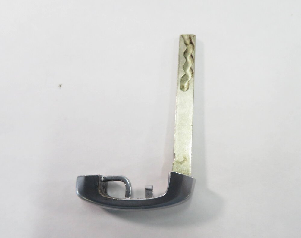 Thumbnail 6: 2012 BMW 750i (F01) LEFT FRONT DRIVER DOOR HANDLE LOCK CYLINDER w/ KEY